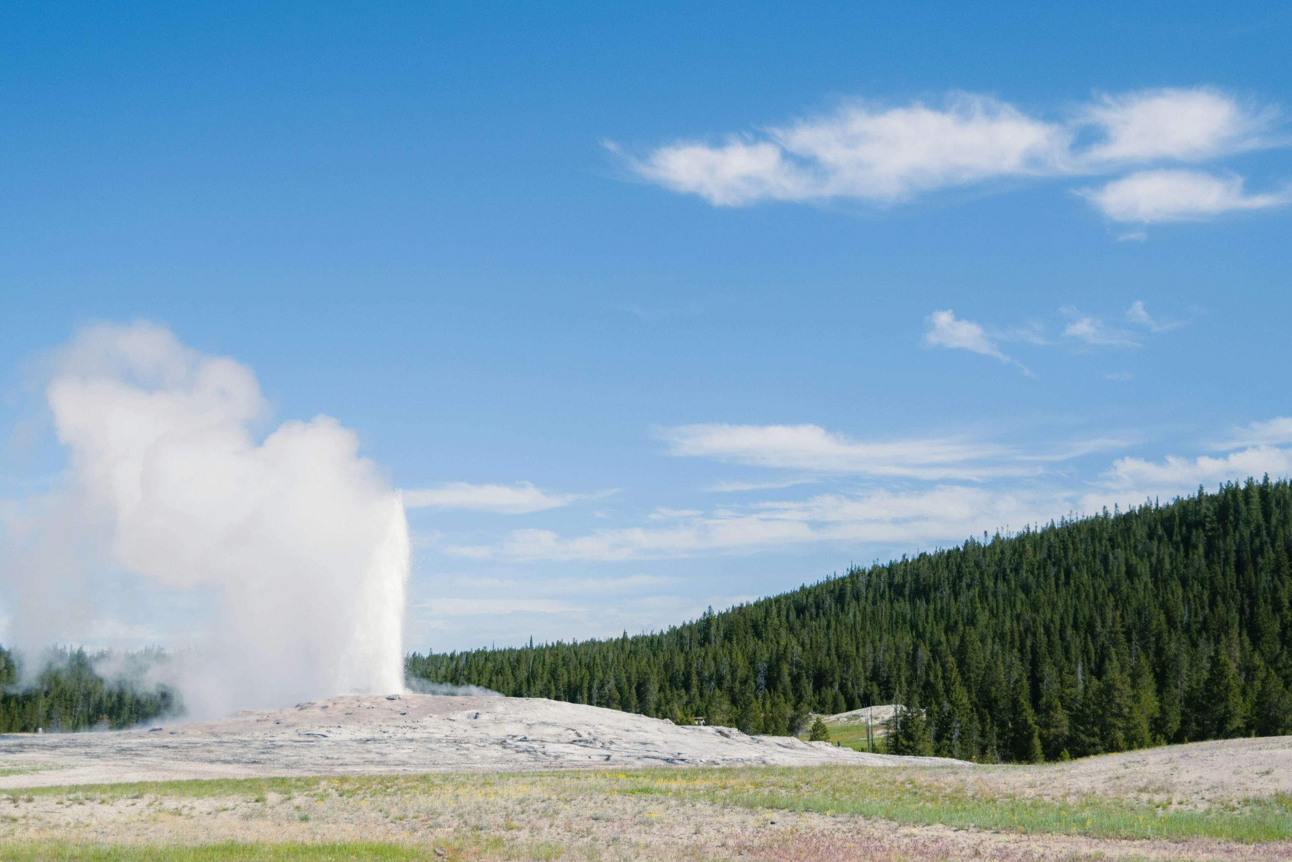 old faithful yellowstone